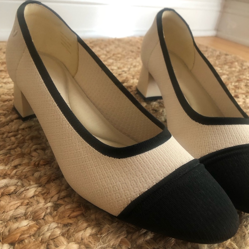 Classic Two-Tone Cap Toe Block Heel Pumps - Cream & Black